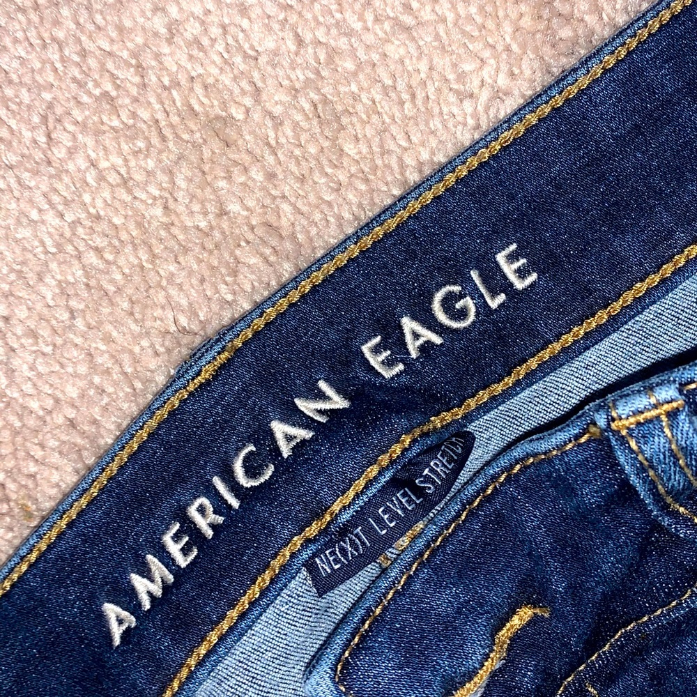 American Eagle “Ne(x)t level stretch”